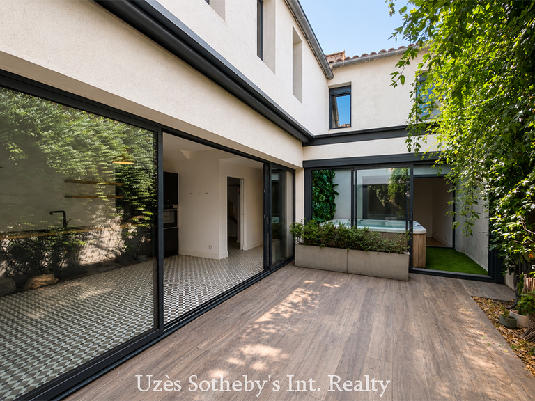 Maison Nîmes - 4 chambres - 243m²