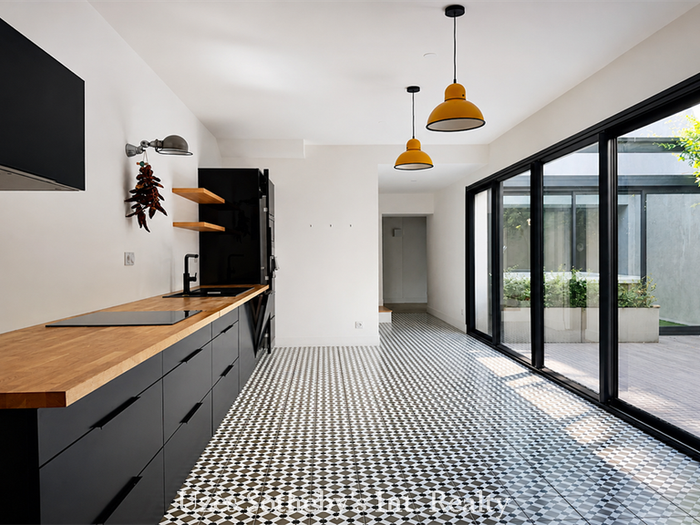 Maison Nîmes - 4 chambres - 243m²