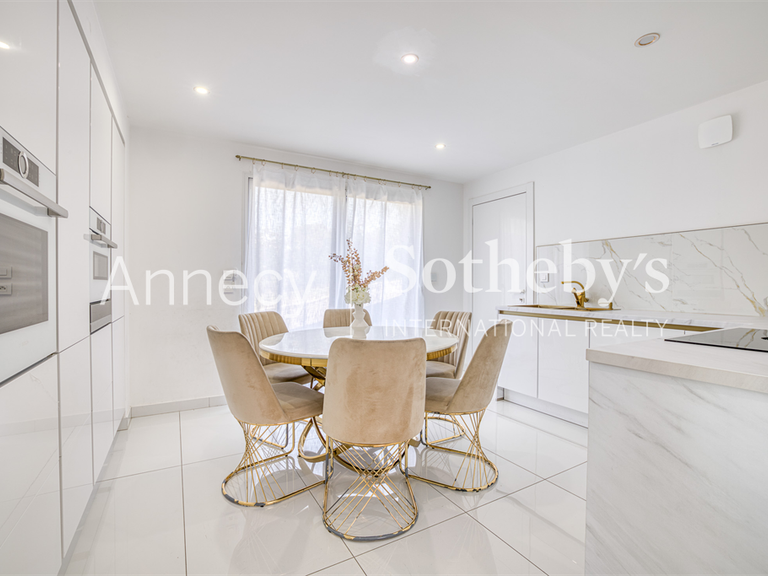 Maison Hauteville-sur-Fier - 5 chambres - 261m²
