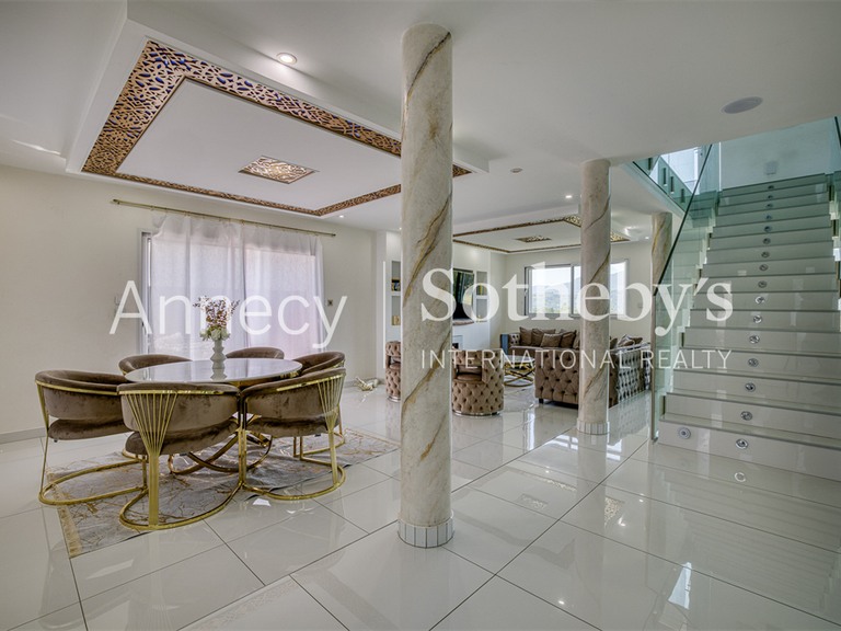 Maison Hauteville-sur-Fier - 5 chambres - 261m²