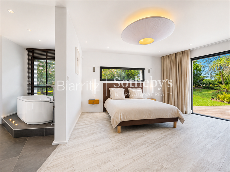 Maison Anglet - 4 chambres - 390m²