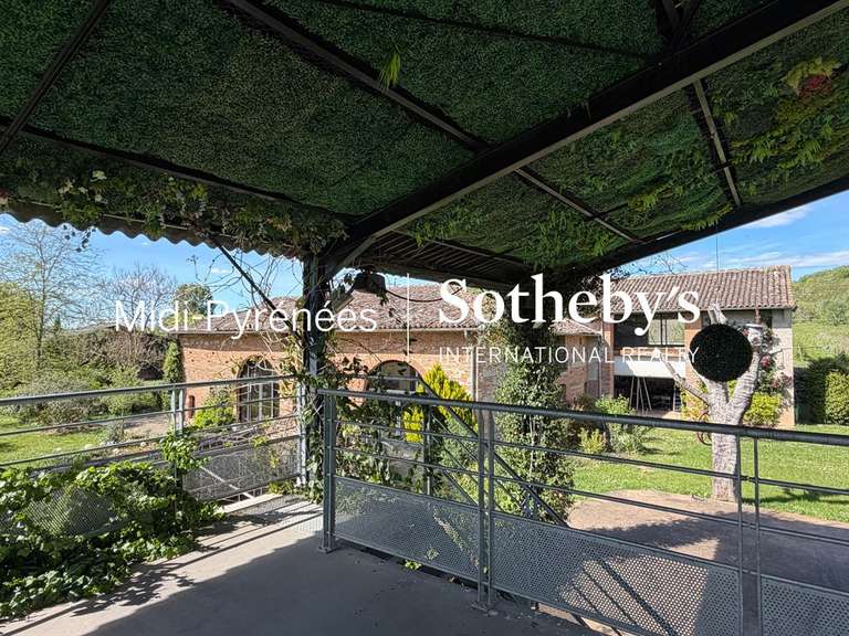 Maison Buzet-sur-Tarn - 5 chambres - 390m²