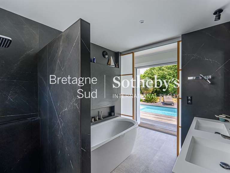 Maison Ploemeur - 3 chambres - 167m²