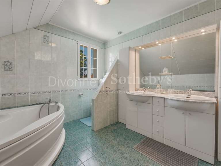 Maison Saint-Genis-Pouilly - 4 chambres - 190m²