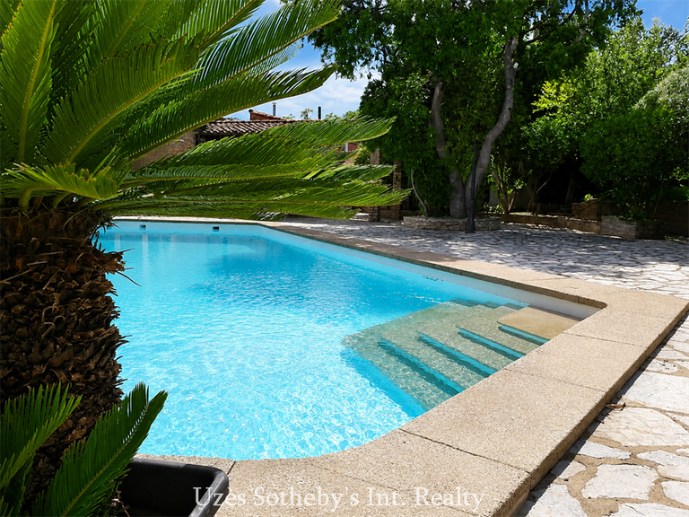 Maison Uzès - 34 chambres - 2500m²