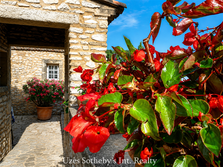 Maison Uzès - 34 chambres - 2500m²
