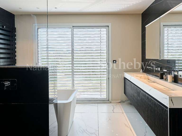 Maison Mérignies - 4 chambres - 283m²