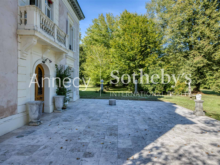 Maison Massignieu-de-Rives - 10 chambres - 467m²