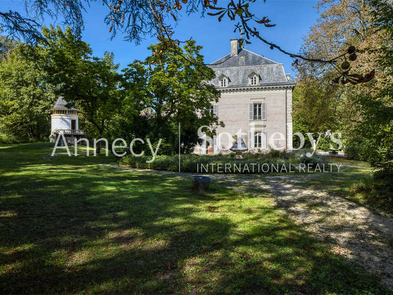 Maison Massignieu-de-Rives - 10 chambres - 467m²