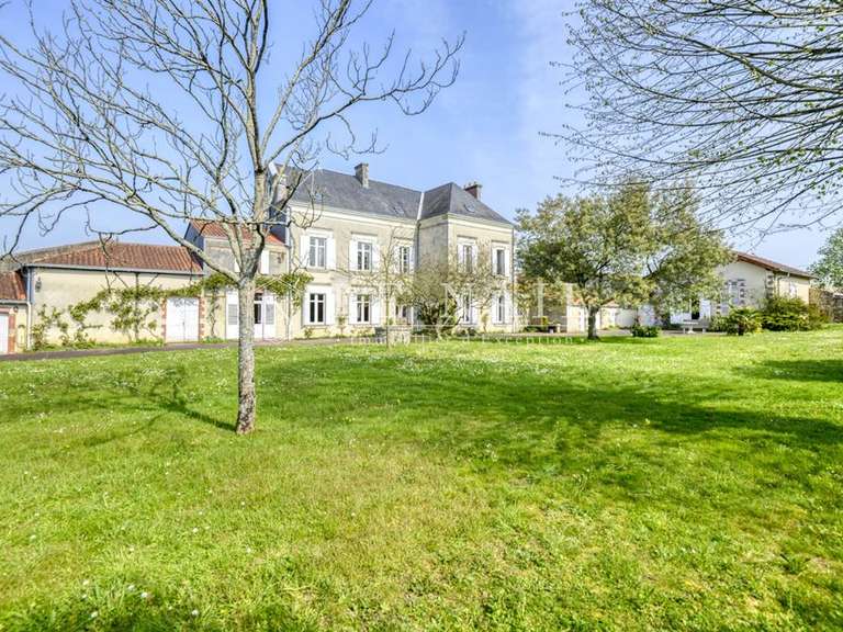 Propriété Vallet - 7 chambres - 351m²