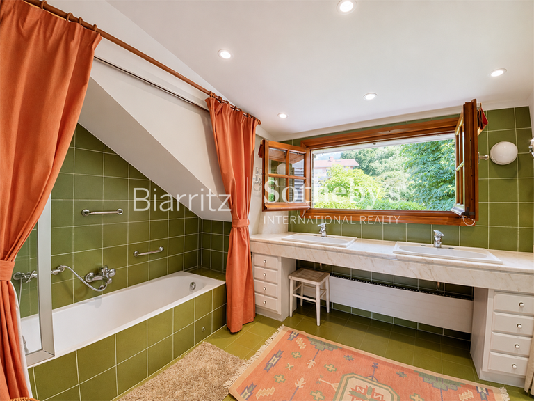 Maison Hendaye - 4 chambres - 516m²