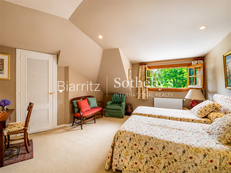 Maison Hendaye - 4 chambres - 516m²