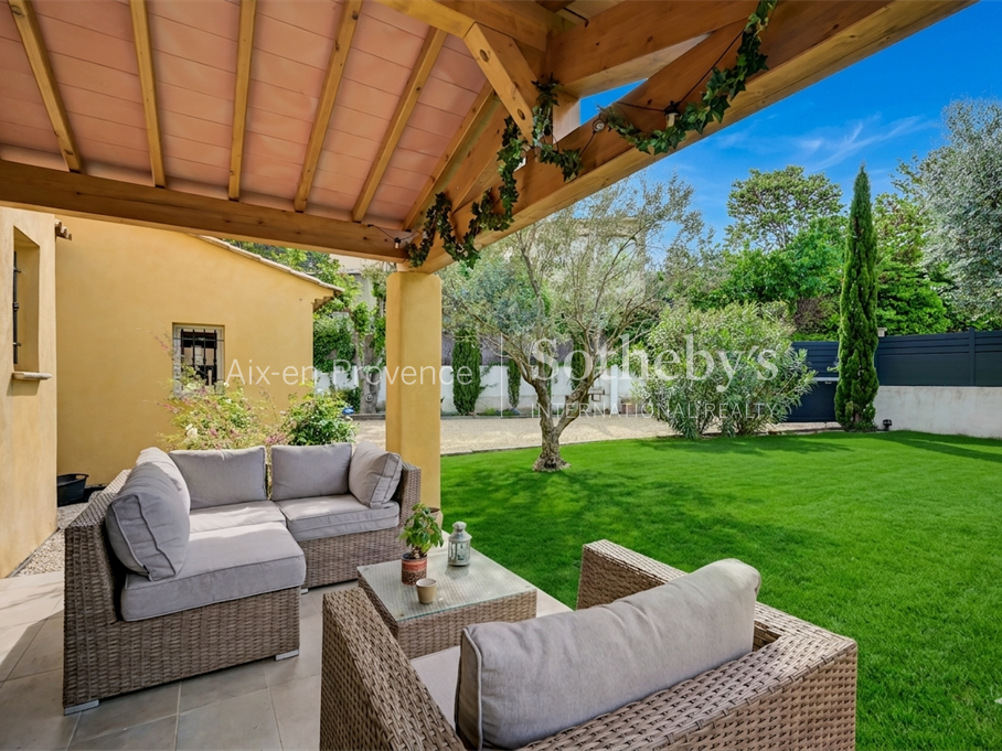 House Bouc-Bel-Air
