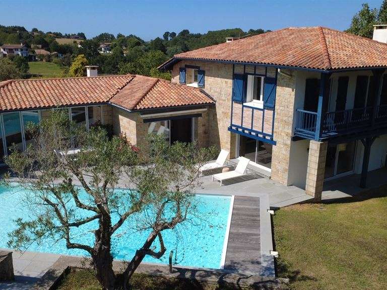 Maison Urrugne - 5 chambres - 254m²