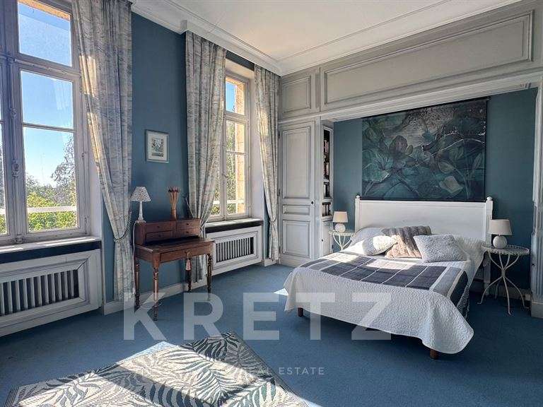 Maison Saint-Amand-Montrond - 8 chambres - 416m²