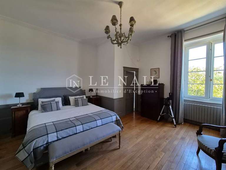Property Tours - 6 bedrooms - 288m²