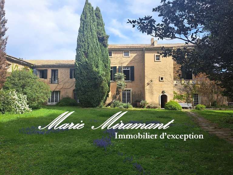 Propriété Orange - 8 chambres - 350m²