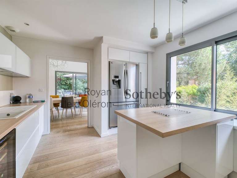 Maison Saint-Georges-de-Didonne - 5 chambres - 233m²