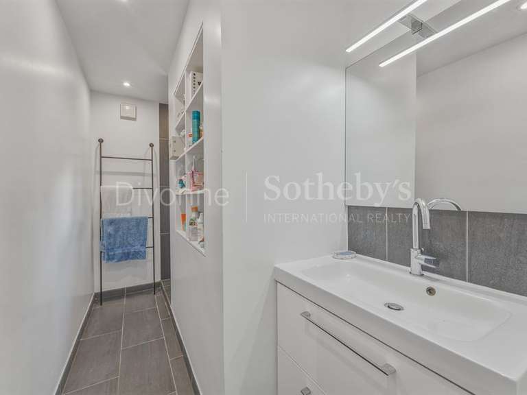 Maison Grilly - 5 chambres - 239m²