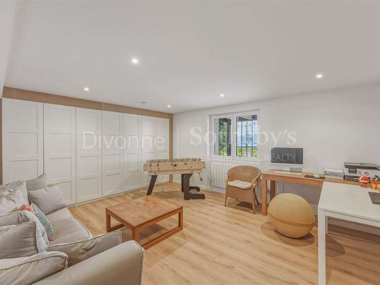 Maison Grilly - 5 chambres - 239m²
