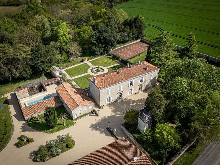 Propriété Fontenay-le-Comte - 7 chambres - 365m²