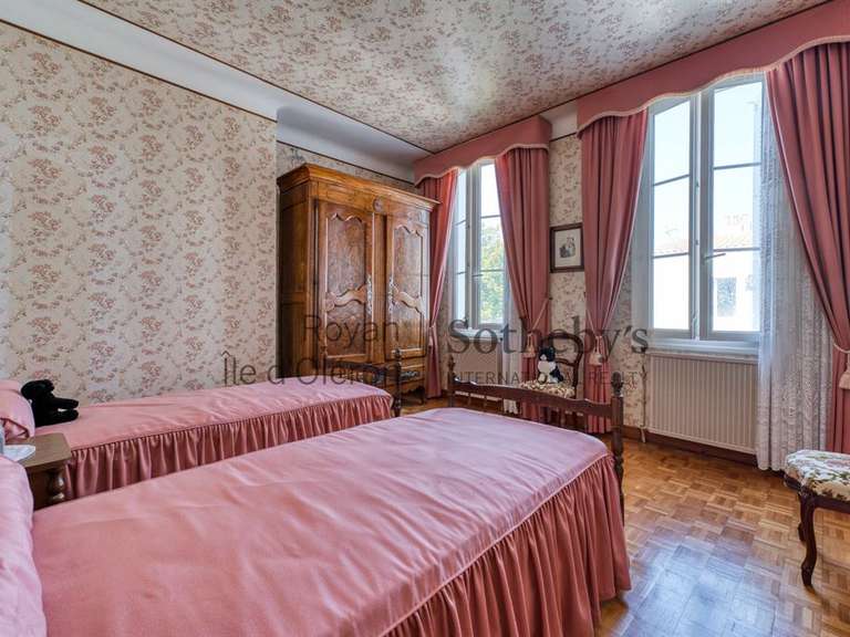 Maison Le Château-d'Oléron - 6 chambres - 402m²