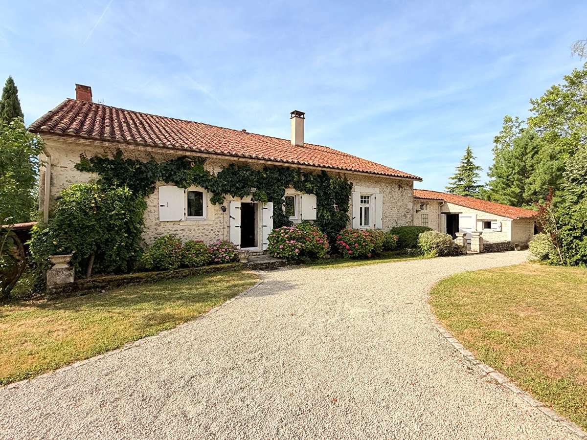 House Montmoreau-Saint-Cybard