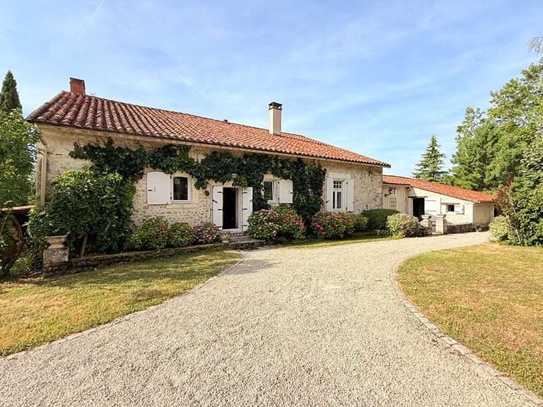 Maison Montmoreau-Saint-Cybard - 4 chambres - 313m²
