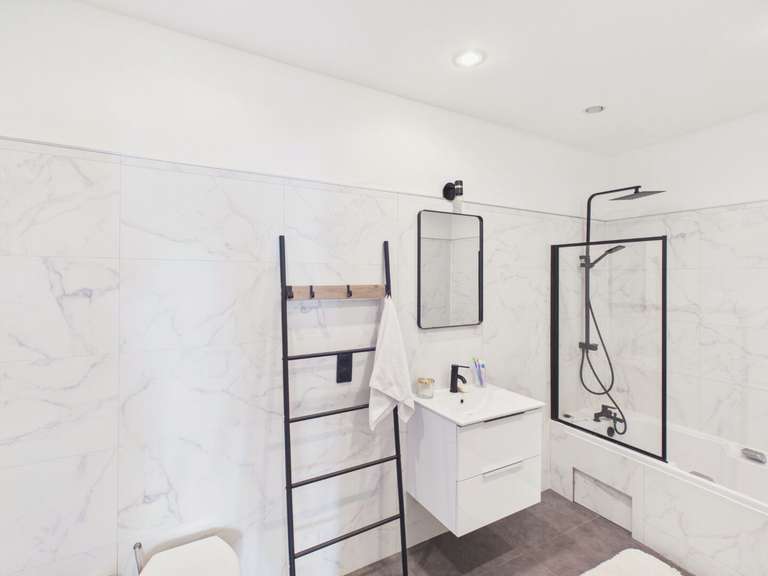 Maison Saint-Geniès-de-Comolas - 6 chambres - 434m²