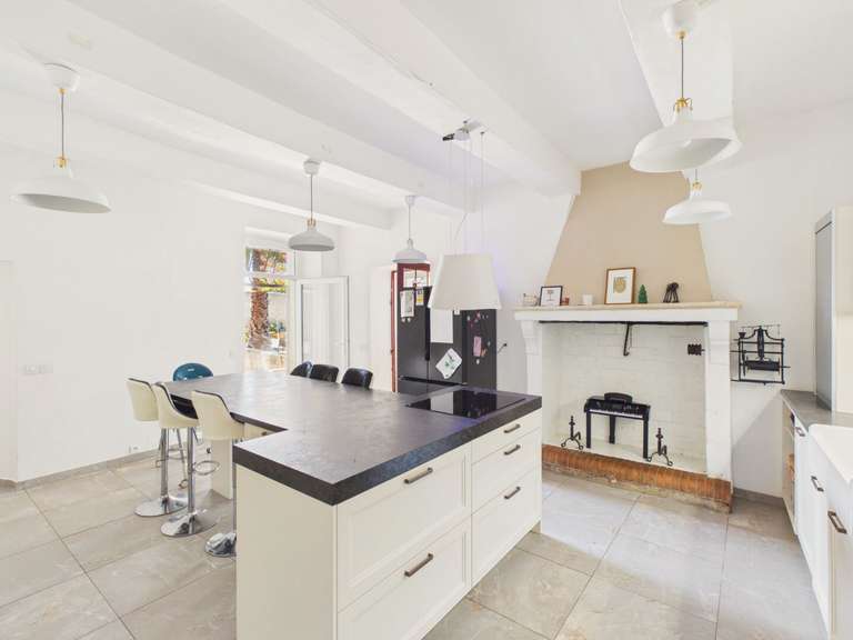 Maison Saint-Geniès-de-Comolas - 6 chambres - 434m²