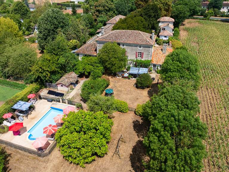 Maison Chef-Boutonne - 14 chambres - 565m²