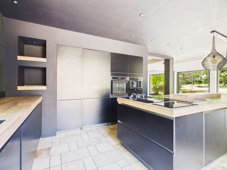 Maison Salles-la-Source - 4 chambres - 235m²