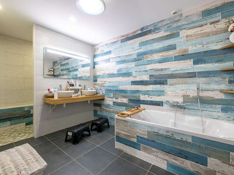 Maison Antonne-et-Trigonant - 5 chambres - 220m²