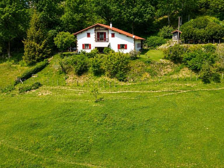 Maison Hasparren - 4 chambres - 178m²