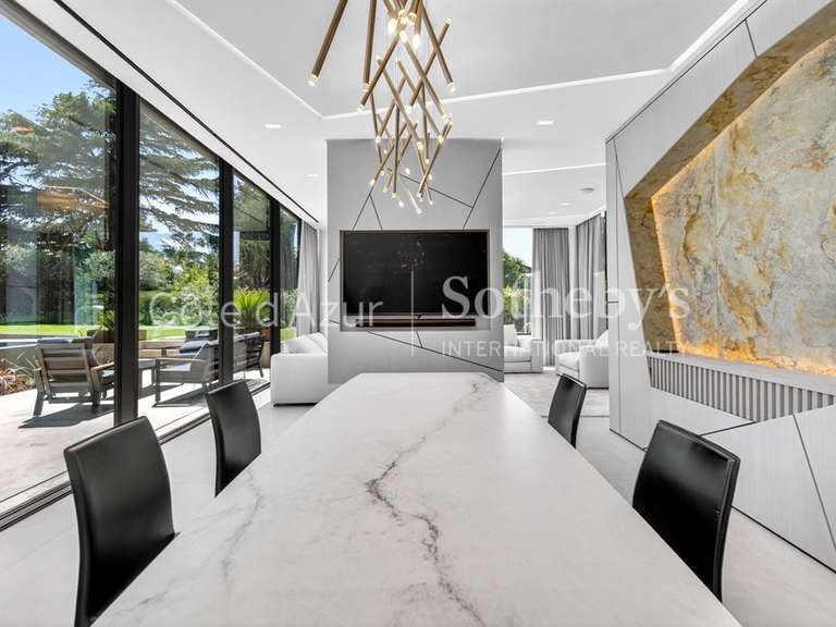 Maison Cap-d-antibes - 5 chambres - 404m²