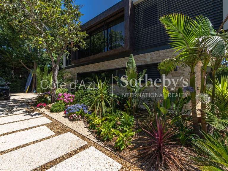 Maison Cap-d-antibes - 5 chambres - 404m²