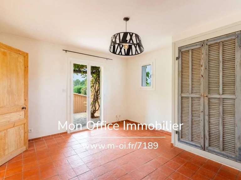 Maison Rognes - 5 chambres - 206m²