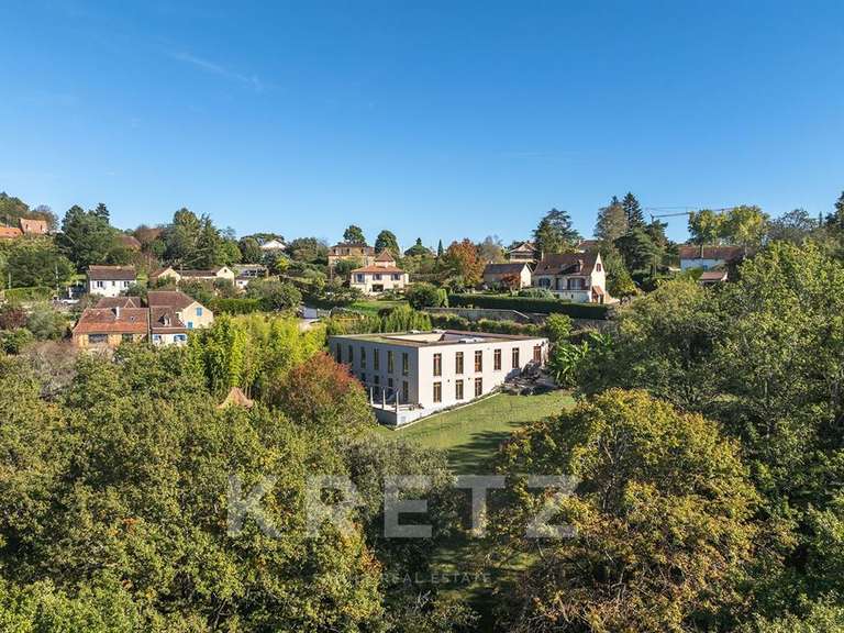 Maison Sarlat-la-Canéda - 3 chambres - 365m²