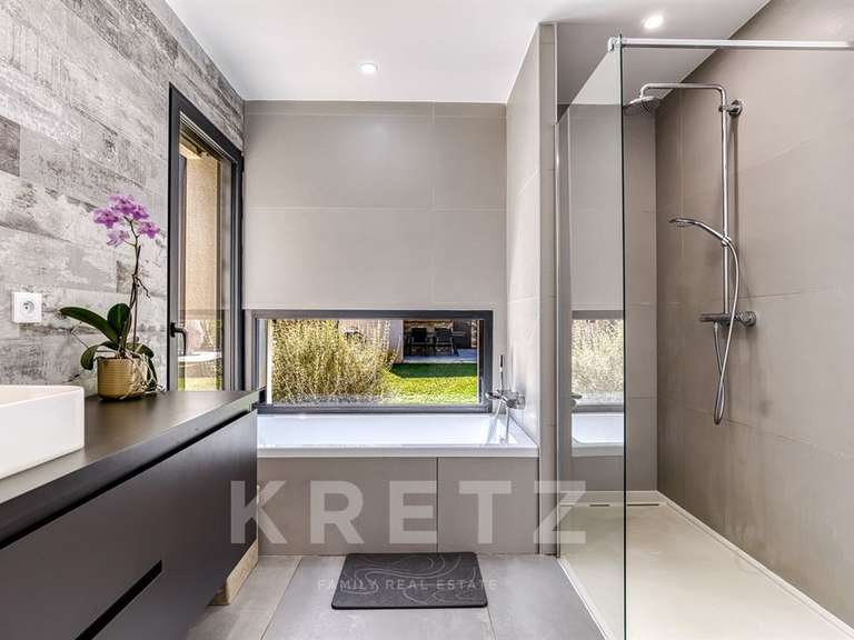 Maison Gréoux-les-Bains - 4 chambres - 300m²