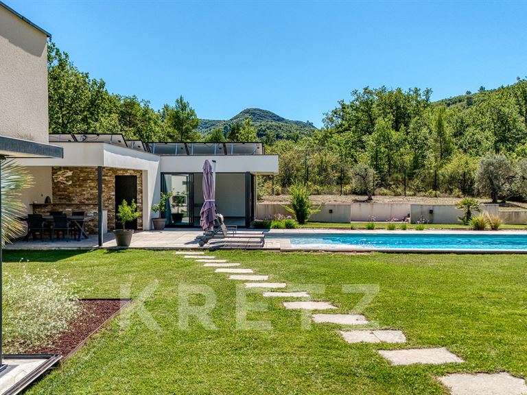 Maison Gréoux-les-Bains - 4 chambres - 300m²