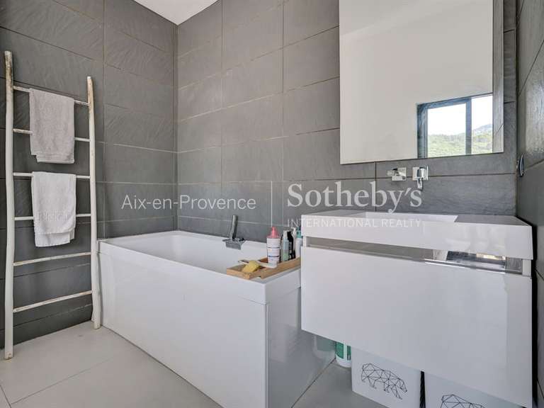 Maison Aix-en-Provence - 4 chambres - 170m²