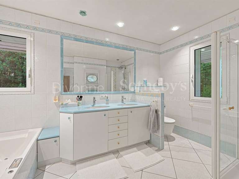 Maison Échenevex - 3 chambres - 300m²
