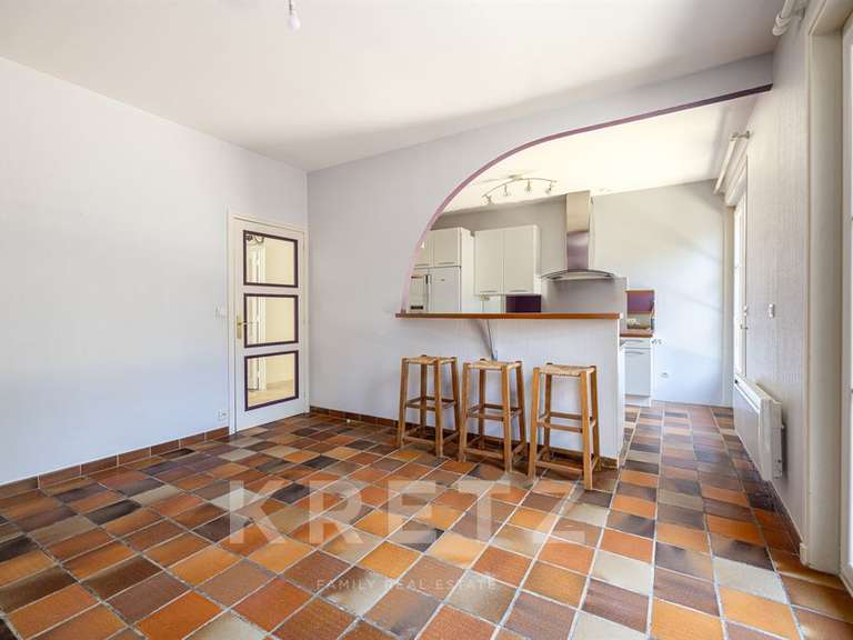 Maison Saint-Genest-Lerpt - 8 chambres - 360m²