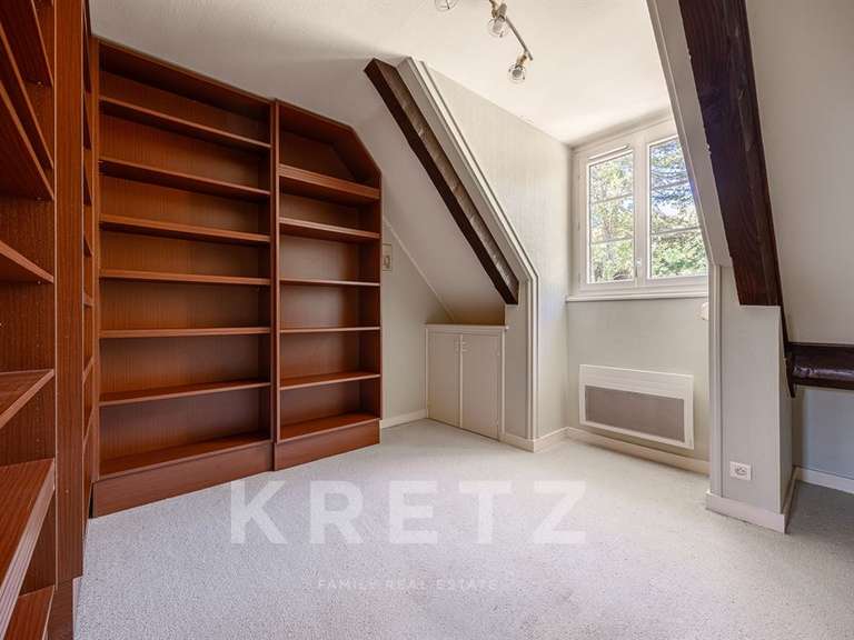 Maison Saint-Genest-Lerpt - 8 chambres - 360m²