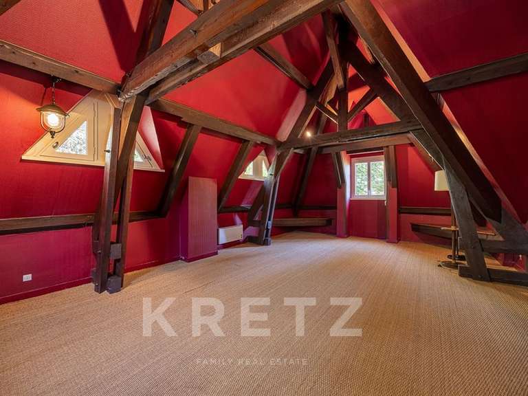 Maison Saint-Genest-Lerpt - 8 chambres - 360m²