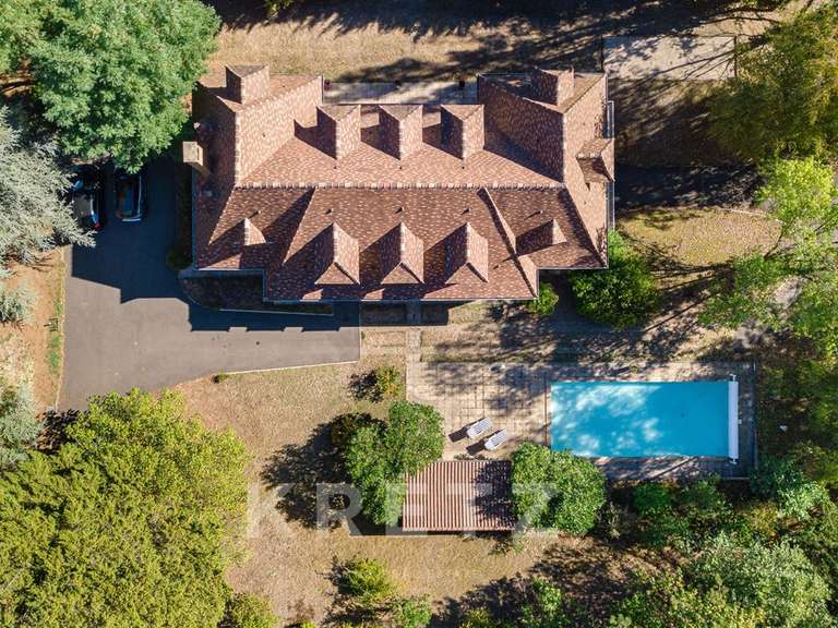 Maison Saint-Genest-Lerpt - 8 chambres - 360m²
