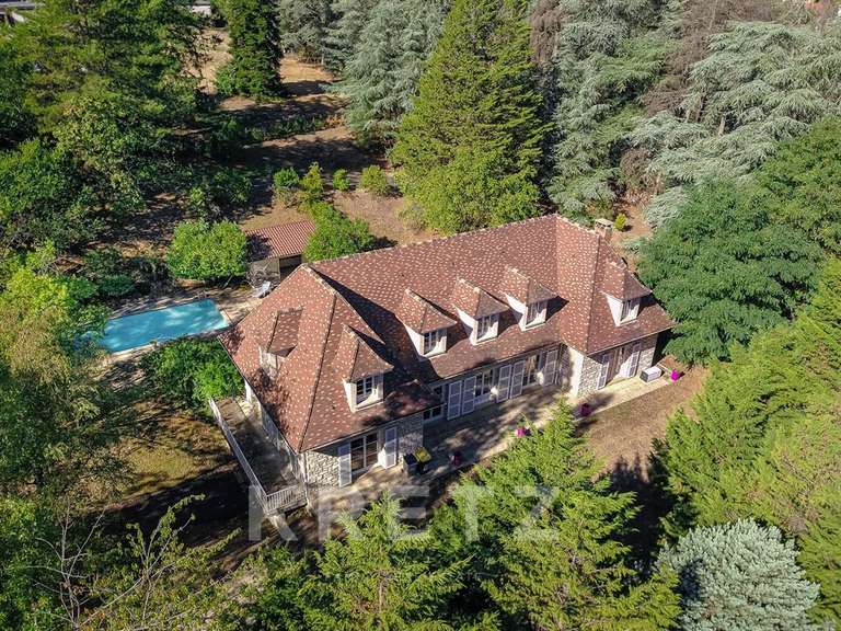 Maison Saint-Genest-Lerpt - 8 chambres - 360m²