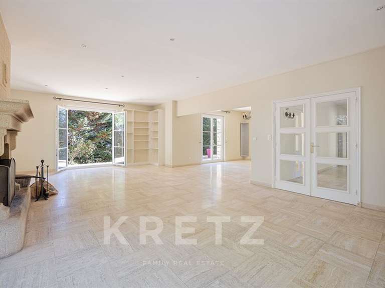 Maison Saint-Genest-Lerpt - 8 chambres - 360m²