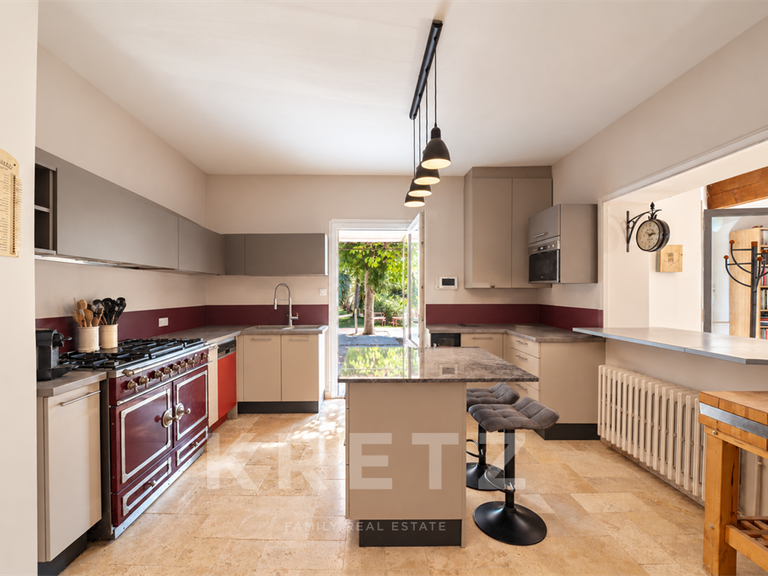Maison Nîmes - 6 chambres - 278m²