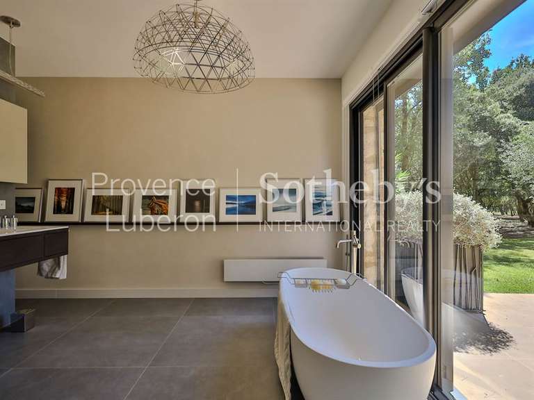 Maison Saint-Saturnin-lès-Apt - 295m²